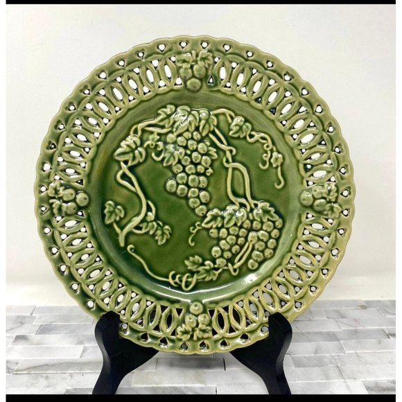 Hosley Potteries Green Grape Plate Pierced Rim, Vintage Majolica 8" Plate, Green - Picture 1 of 9